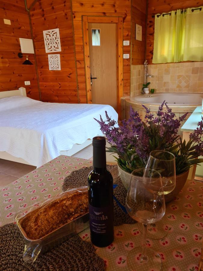 Julie'S Cabins Neot Golan Ngoại thất bức ảnh
